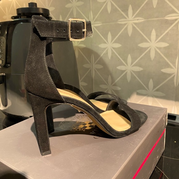Worn twice Vince Camuto heels/sandals 71/2 - Picture 3 of 4